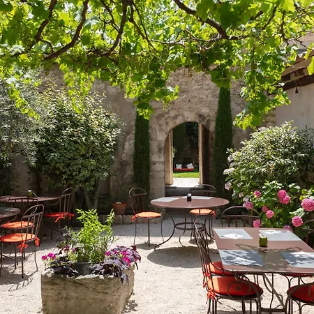 De L'atelier فندق 3*