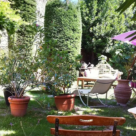 De L'atelier فندق 3*