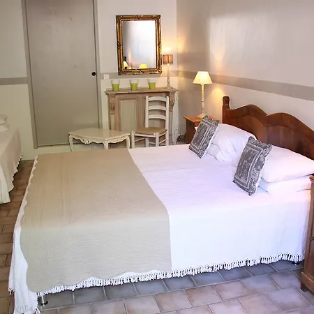 De L'atelier فندق فينوف ليز أفيجْنْ